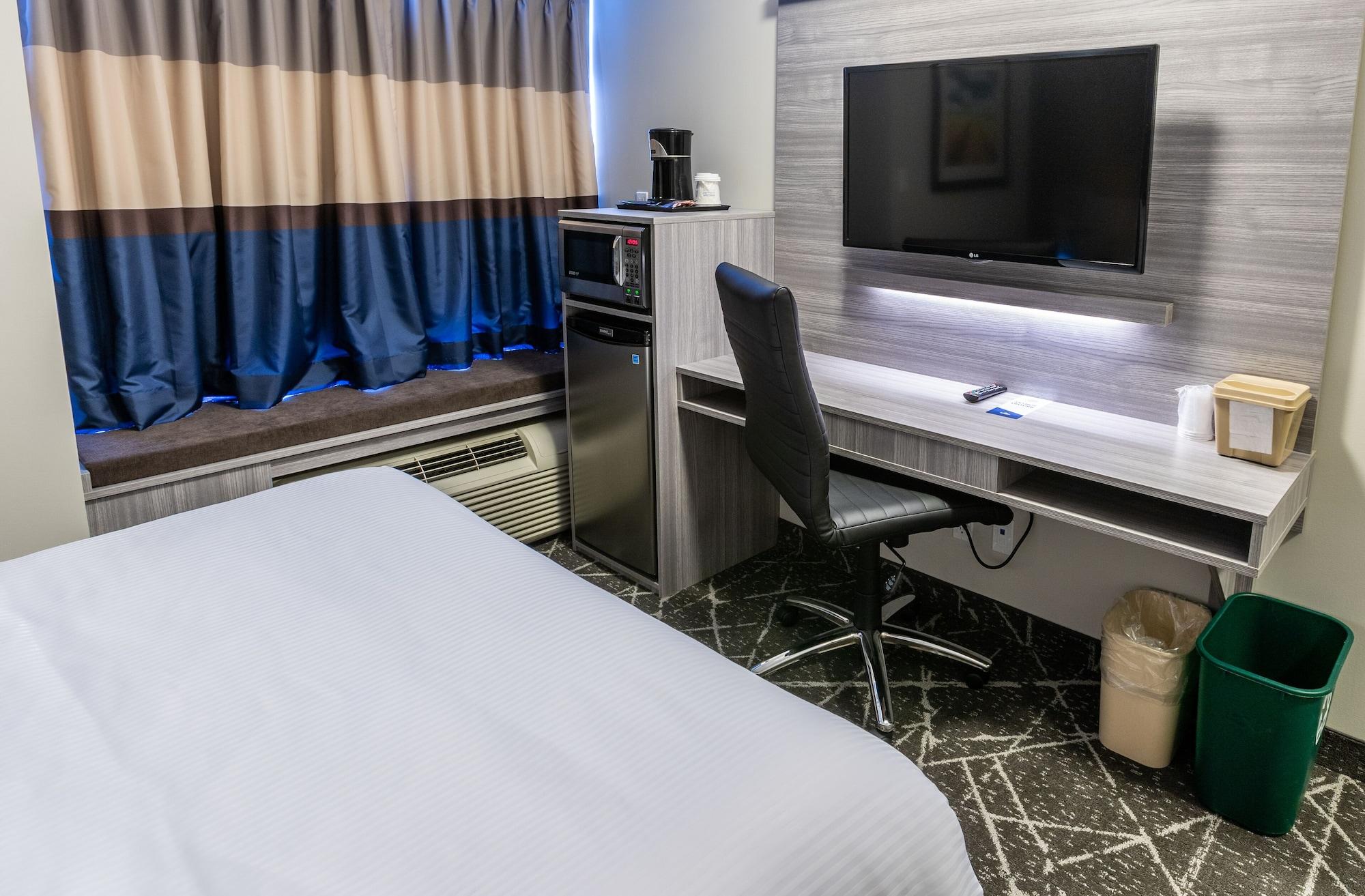 Microtel Inn & Suites By Wyndham Lloydminster Exterior foto